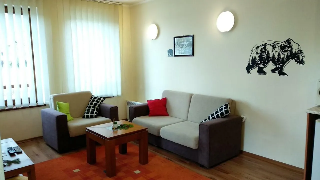 Pine Tree Apartment D34 반스코