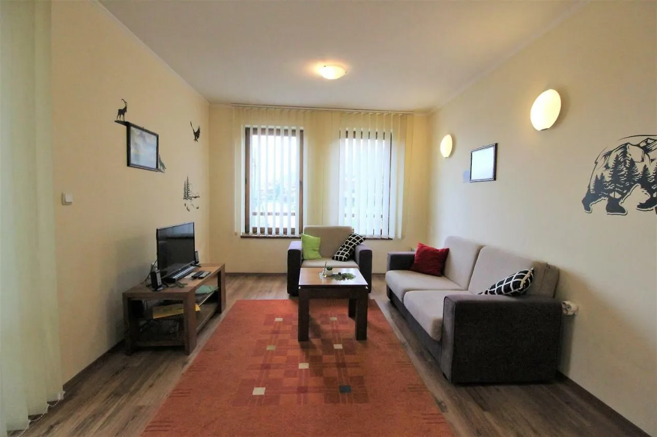 Pine Tree Apartment D34 반스코